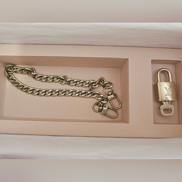Louis Vuitton bundle: Lock & key with chain + box & card holder 💯 - Picture 2 of 9